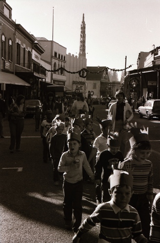 Click to see PIC 7-CARTER 30-5 of 103rd Donation Day Parade (PIC 7-CARTER 30)