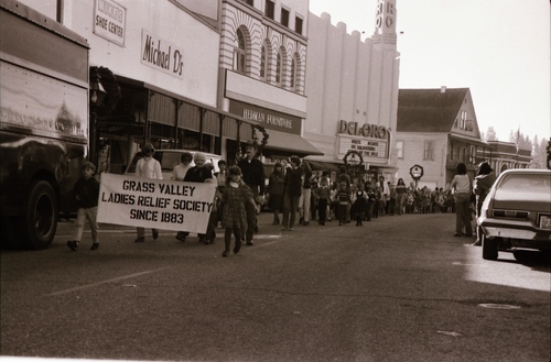Click to see PIC 7-CARTER 30-24 of 103rd Donation Day Parade (PIC 7-CARTER 30)