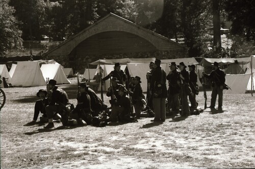 Click to see PIC 7-CARTER 49-33 of Civil War Battle Reenactment at Pioneer Park (PIC 7-CARTER 49)
