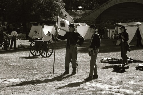 Click to see PIC 7-CARTER 49-62 of Civil War Battle Reenactment at Pioneer Park (PIC 7-CARTER 49)
