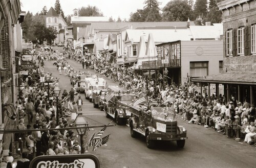 Click to see PIC 7-CARTER 57-16 of Constitution Day Parade (PIC 7-CARTER 57)