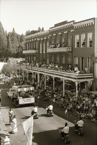 Click to see PIC 7-CARTER 58-5 of Constitution Day Parade (PIC 7-CARTER 58)