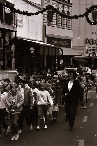 Click to see PIC 7-CARTER 6-8 of Donation Day Parade 1986 (PIC 7-CARTER 6)
