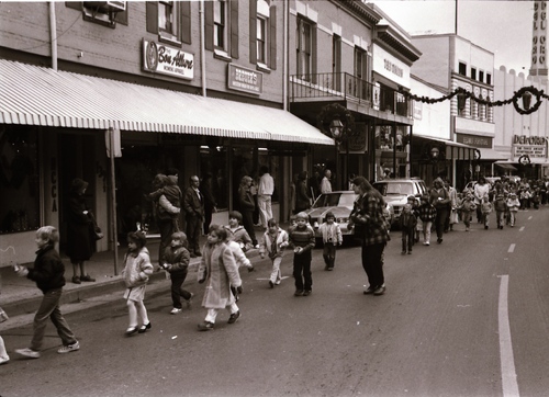 Click to see PIC 7-CARTER 6-25 of Donation Day Parade 1986 (PIC 7-CARTER 6)