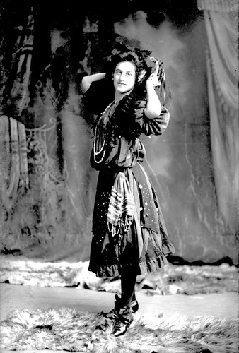 Click to see GP-226 of Moore Glass Plate Collection (GP-)