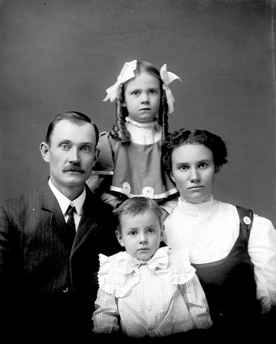 Click to see GP-277 of Moore Glass Plate Collection (GP-)