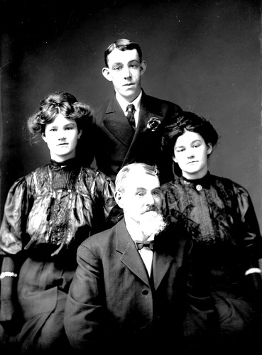 Click to see GP-304 of Moore Glass Plate Collection (GP-)