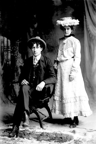Click to see GP-305 of Moore Glass Plate Collection (GP-)