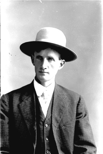 Click to see GP-692 of Moore Glass Plate Collection (GP-)