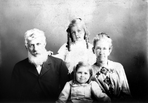 Click to see GP-905 of Moore Glass Plate Collection (GP-)
