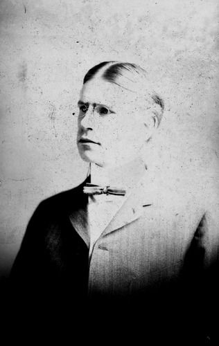 Click to see GP-933 of Moore Glass Plate Collection (GP-)