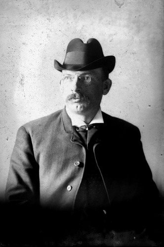 Click to see GP-934 of Moore Glass Plate Collection (GP-)