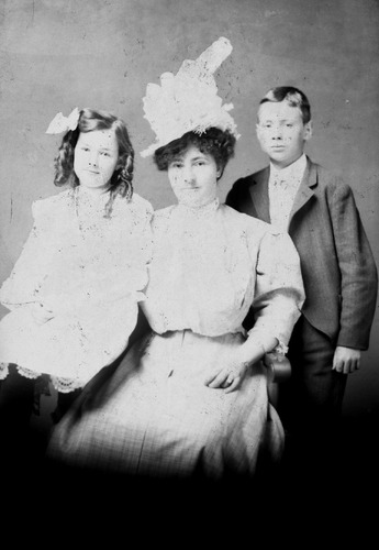 Click to see GP-946 of Moore Glass Plate Collection (GP-)