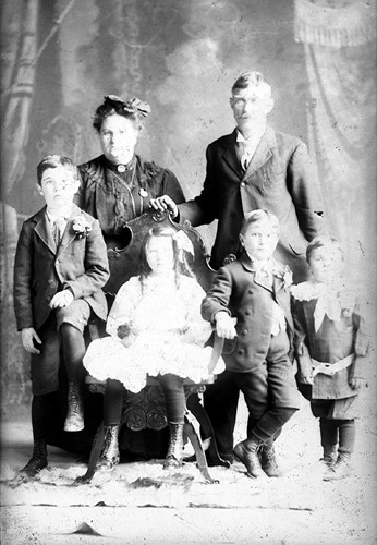 Click to see GP-957 of Moore Glass Plate Collection (GP-)