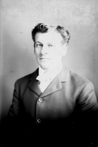 Click to see GP-1135 of Moore Glass Plate Collection (GP-)
