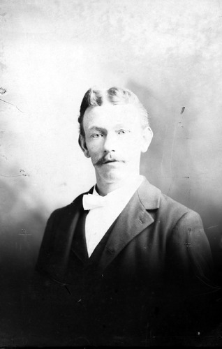 Click to see GP-1286 of Moore Glass Plate Collection (GP-)