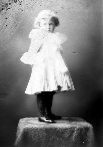 Click to see GP-1477 of Moore Glass Plate Collection (GP-)