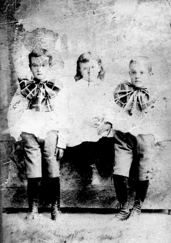 Click to see GP-1585 of Moore Glass Plate Collection (GP-)