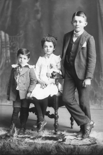 Click to see GP-1631 of Moore Glass Plate Collection (GP-)