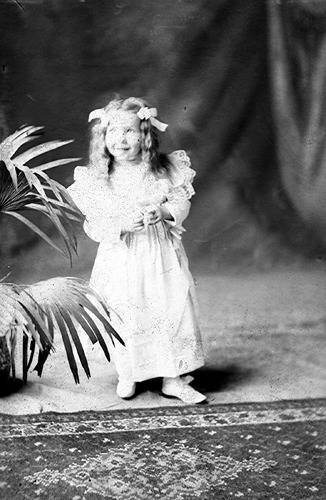 Click to see GP-1633 of Moore Glass Plate Collection (GP-)