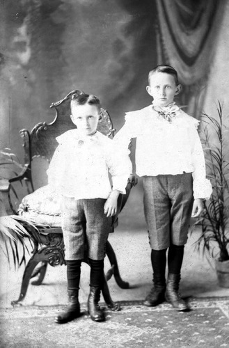 Click to see GP-1646 of Moore Glass Plate Collection (GP-)