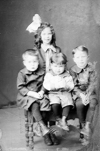 Click to see GP-1669 of Moore Glass Plate Collection (GP-)