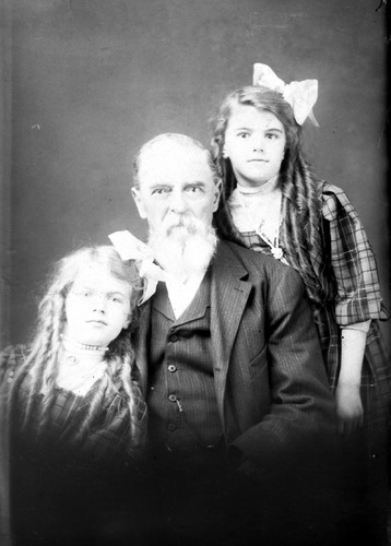 Click to see GP-1742 of Moore Glass Plate Collection (GP-)