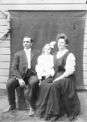 Click to see GP-FRANK 26 of Frank Glass Plate Collection (GP-FRANK)