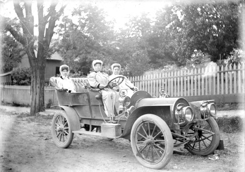 Click to see GP-FRANK 28 of Frank Glass Plate Collection (GP-FRANK)