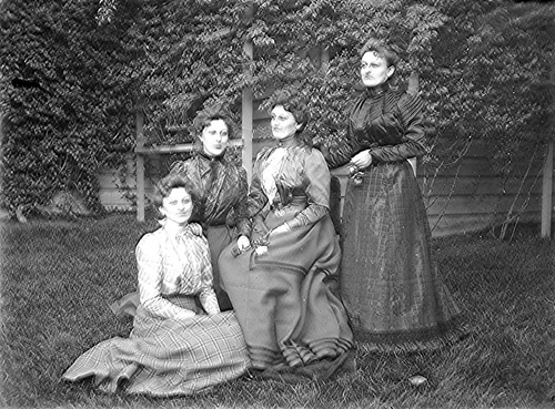 Click to see GP-FRANK 33 of Frank Glass Plate Collection (GP-FRANK)