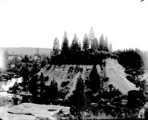 Click to see GP-HARTUNG 13 of Hartung Glass Plate Collection (GP-HARTUNG)