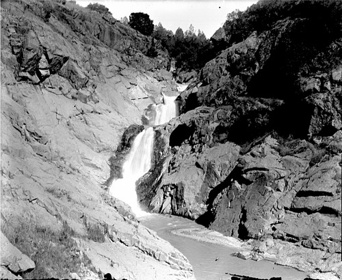 Click to see GP-HARTUNG 18 of Hartung Glass Plate Collection (GP-HARTUNG)