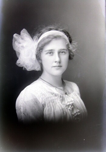 Click to see GP-INGRAM 4 of Ingram Glass Plate Collection (GP-INGRAM)