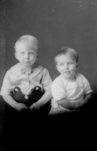 Click to see GP-JHART COLLECTION 25 of J. Hart Glass Plate Collection (GP-JHART)
