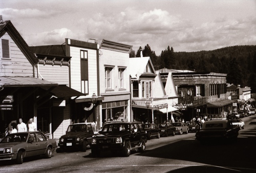 Click to see PIC 7-CARTER 16-2 of Nevada City town with tourists and (PIC 7-CARTER 16)
