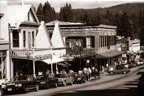 Click to see PIC 7-CARTER 16-4 of Nevada City town with tourists and (PIC 7-CARTER 16)