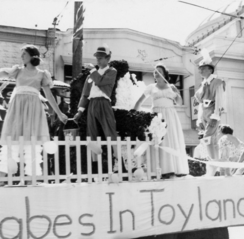Click to see PIC 3-JUL 195 of 4th July (PIC 3-JUL)