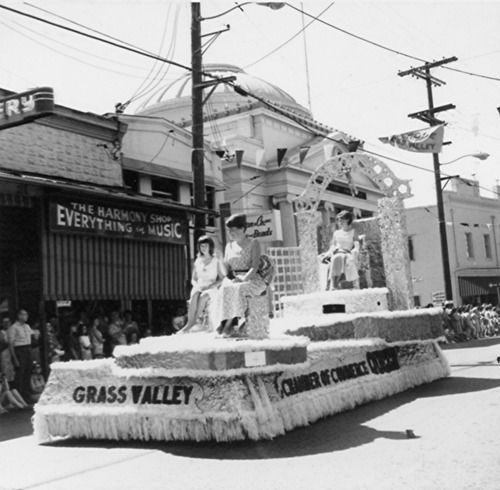 Click to see PIC 3-JUL 196 of 4th July (PIC 3-JUL)