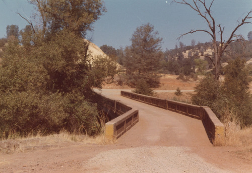 Click to see PIC 4-GHO 32 A & B of Ghost Towns (PIC 4-GHO)