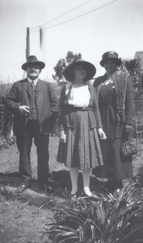Click to see PIC 6-BARTKE C09 of Bartke Family Album (PIC 6-BARTKE)