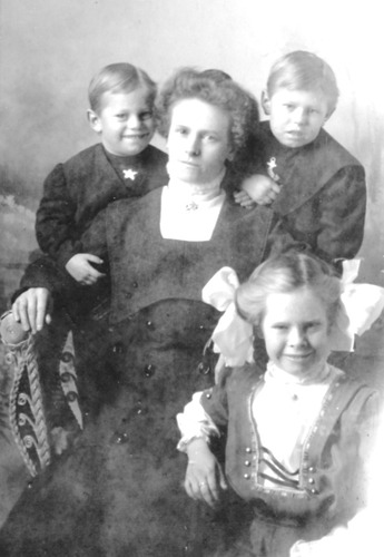 Click to see PIC 6-BEST 75 of Best Family Album (PIC 6-BEST)