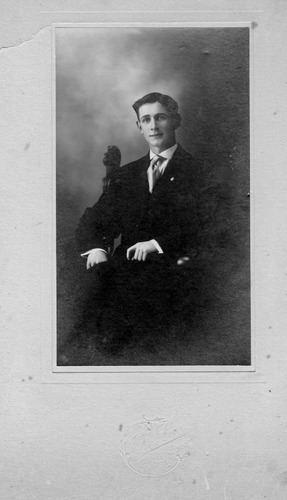 Click to see PIC 6-CAI 15 of Cairns family album (PIC 6-CAI)