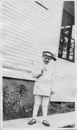 Click to see PIC 6-CAI 17 of Cairns family album (PIC 6-CAI)