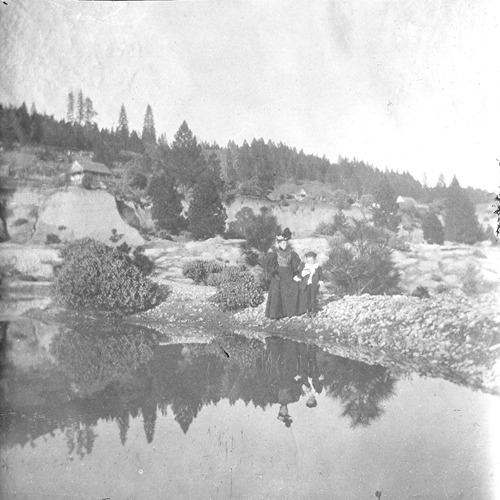 Click to see PIC 6-CAI 70 of Cairns family album (PIC 6-CAI)