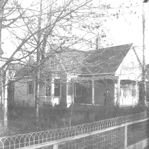 Click to see PIC 6-CAI 73 of Cairns family album (PIC 6-CAI)