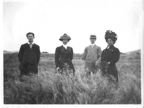 Click to see PIC 6-CAI 89 of Cairns family album (PIC 6-CAI)