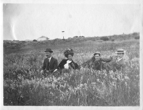 Click to see PIC 6-CAI 90 of Cairns family album (PIC 6-CAI)