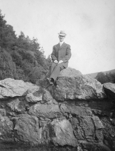 Click to see PIC 6-CAI 93 of Cairns family album (PIC 6-CAI)