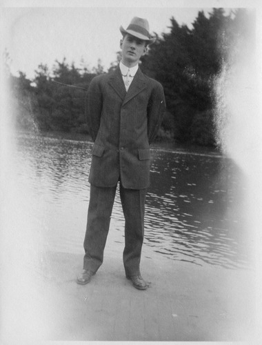 Click to see PIC 6-CAI 94 of Cairns family album (PIC 6-CAI)