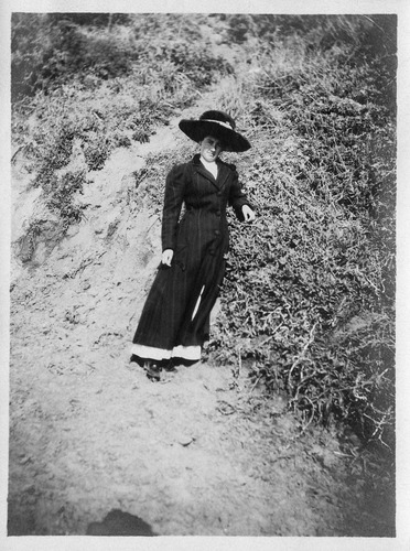 Click to see PIC 6-CAI 96 of Cairns family album (PIC 6-CAI)